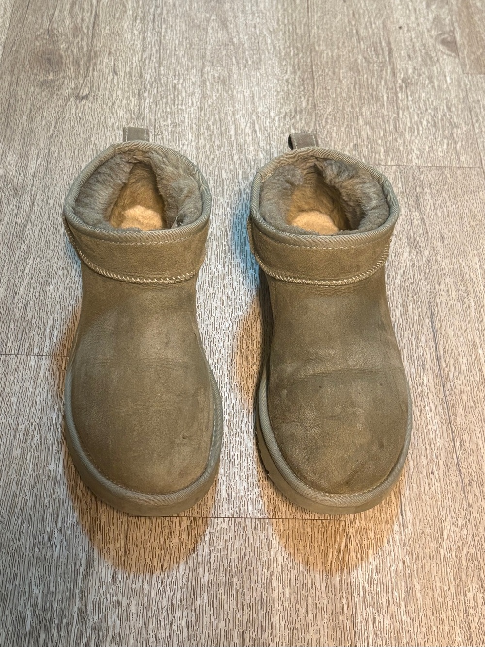UGG GREEN CLASSIC ULTRA MINI BOOTS SIZE 9